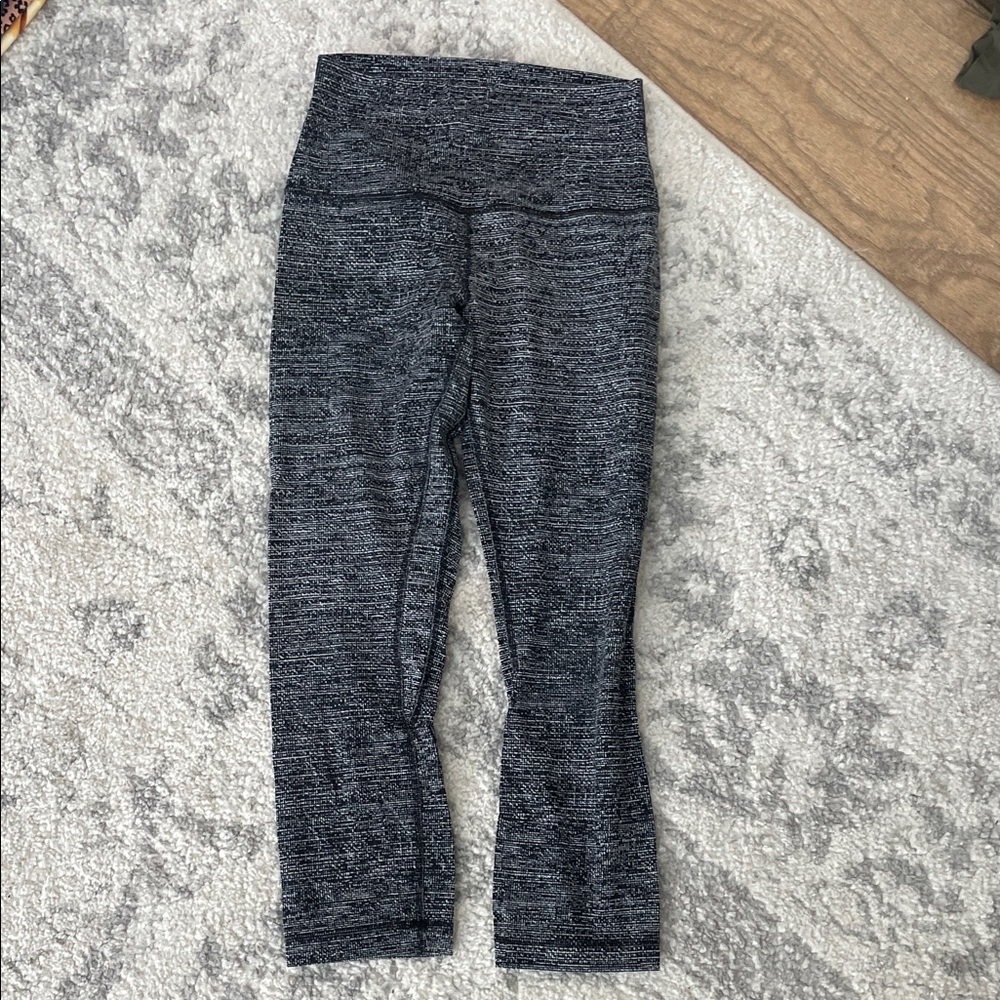Lululemon Black and White Patterned wunder under leggings
